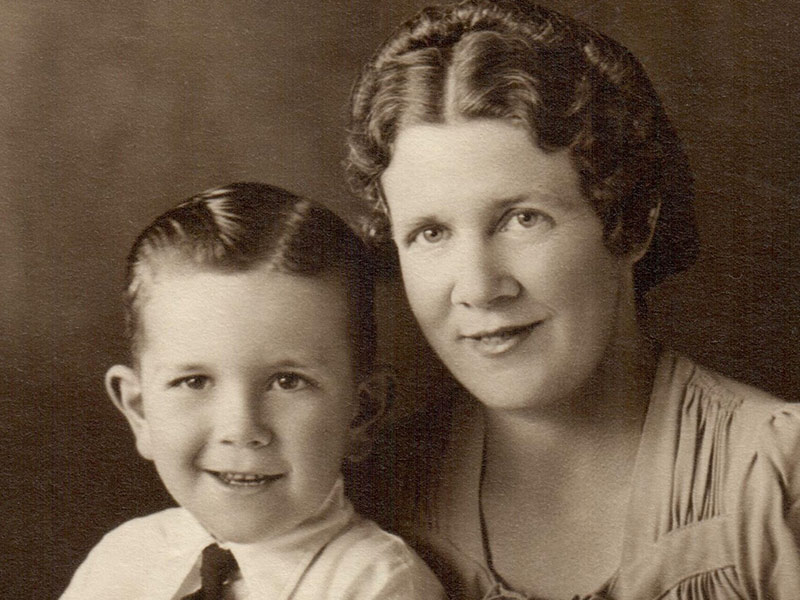 A photo of Esven Fenton with his mother, Lillian.