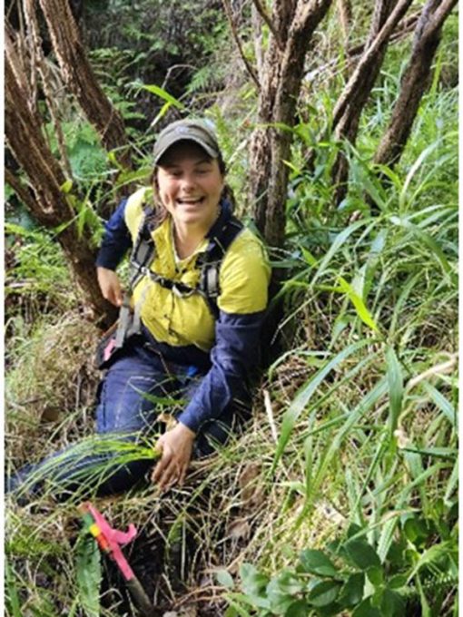 LHIB Weed Eradication Program volunteer